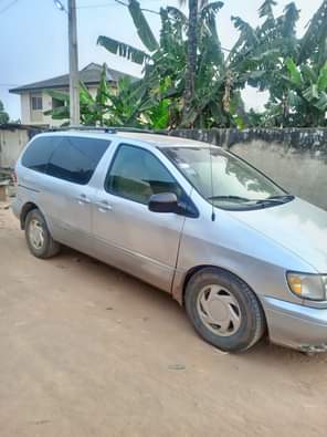 A picture of 2003 Toyota Sienna Fairly used by a lady Nothing to