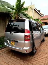 A picture of Toyota Noah X 2004 4WD