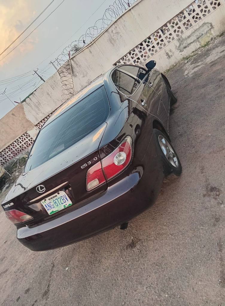 A picture of Lexus Es 300