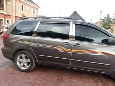 A picture of Toyota sienna