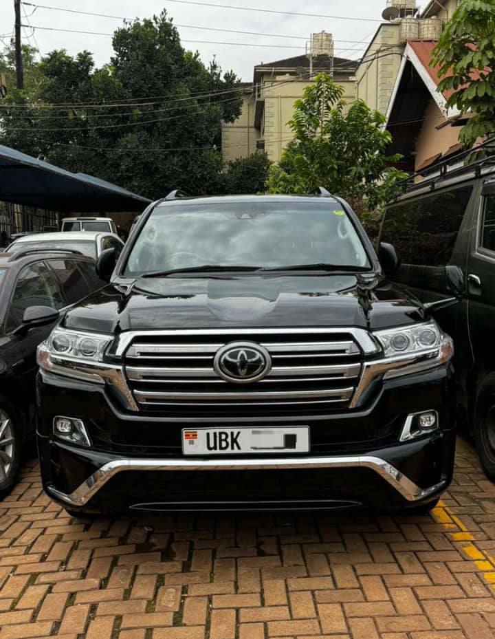 A picture of Landcruiser V8 2017 original for sale
