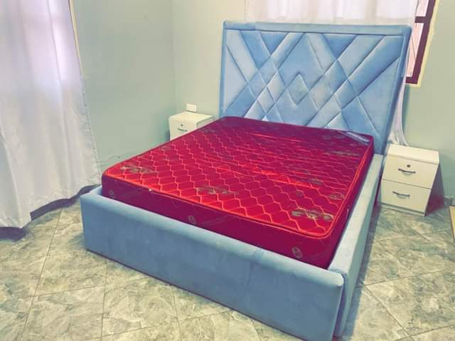 A picture of 6 by 6 bed and Mattress