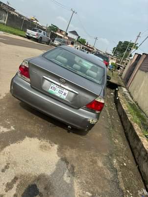 A picture of 2005 TOYOTA CAMRY