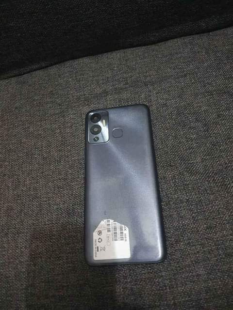 A picture of Infinix hot 12 play Gb 64 ram 4 Haina tatizo