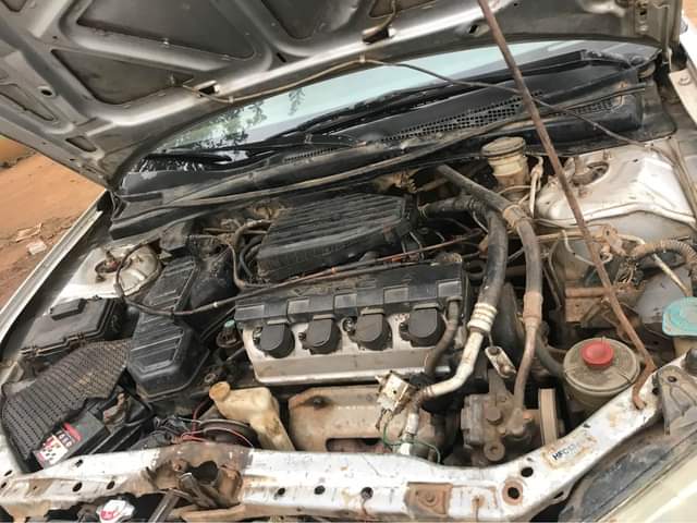 A picture of Honda Civic 04 fist body Ac chill engine an gear