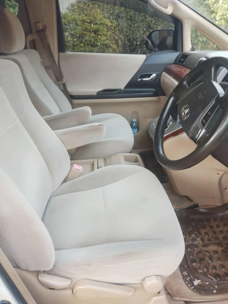 A picture of TOYOTA ALPHARD