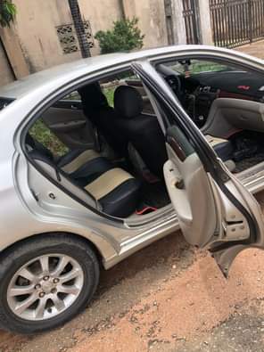 A picture of Lexus ES300 Engine and gear very good with neat interior