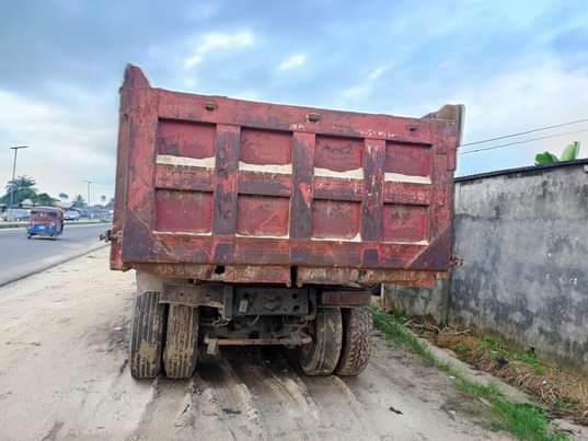 A picture of Howo Tipper Truck for sale no fault buy and start