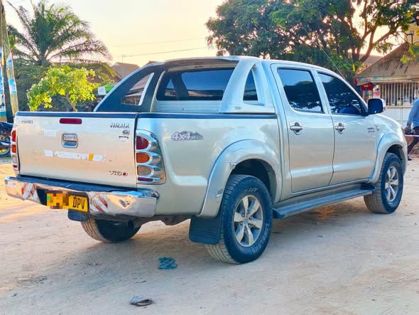 A picture of TOYOTA HILUX 0767058883