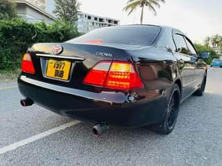 A picture of Toyota crown athlete