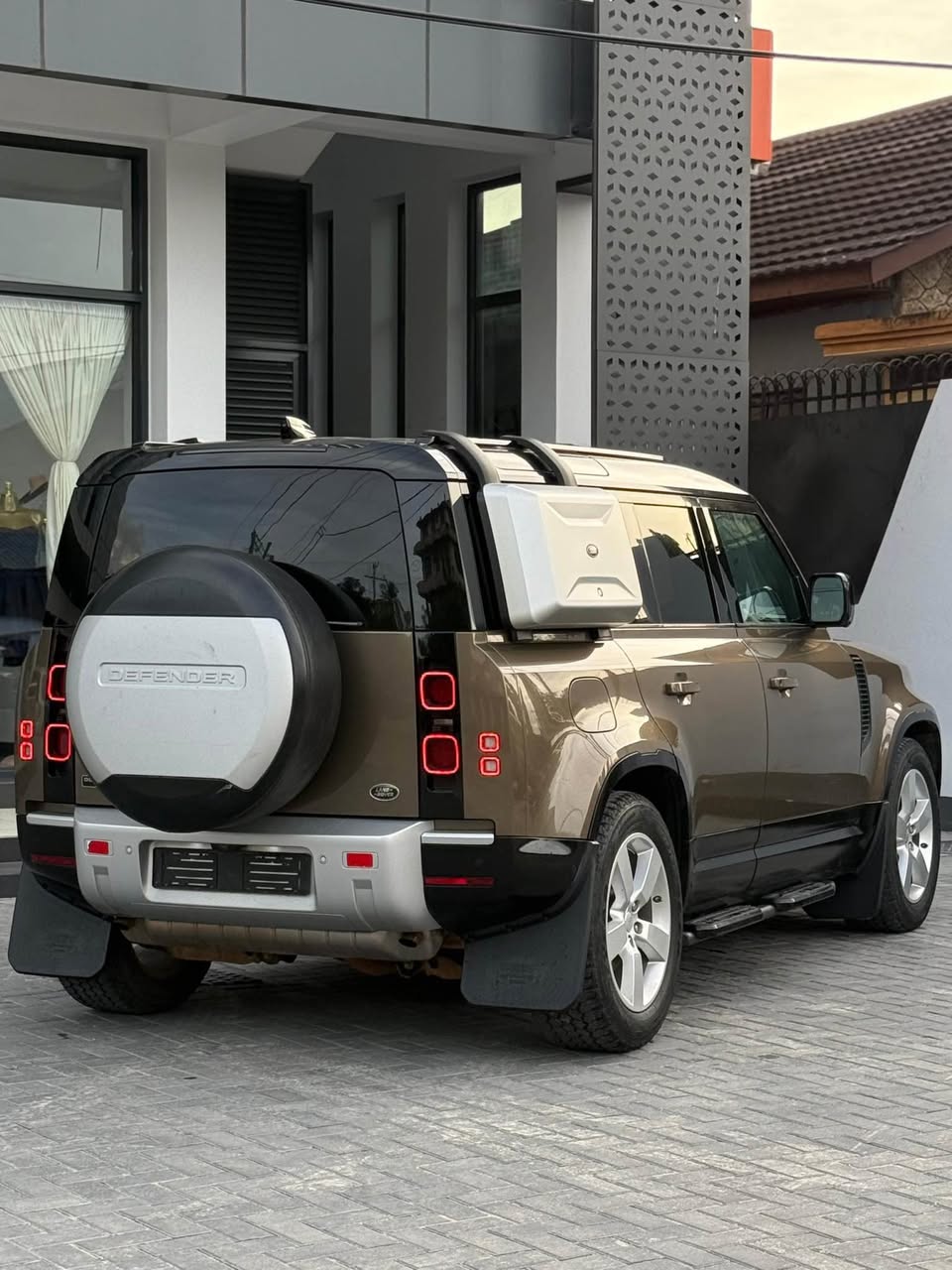 A picture of Contact 0713818761 Land Rover Defender 110 Price 268Milioni