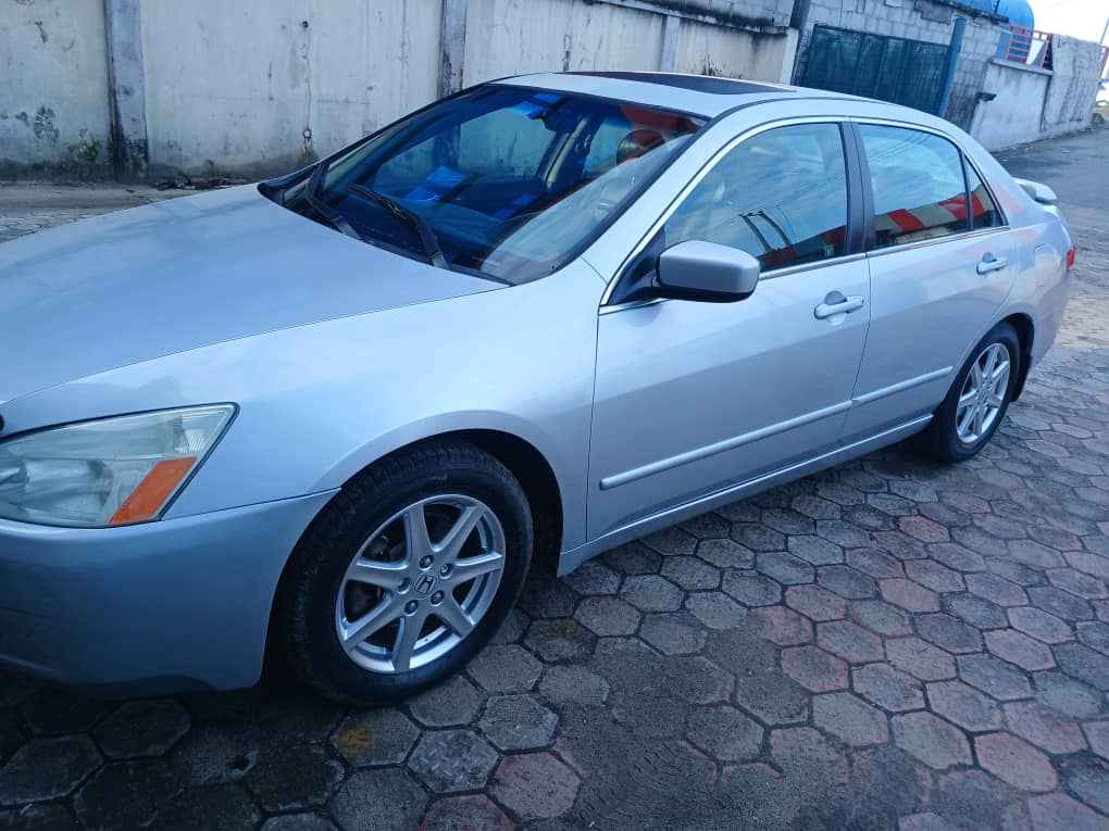 A picture of Honda Accord 05