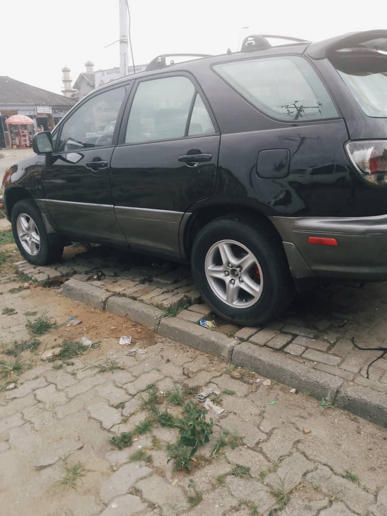 A picture of LEXUS RX 300 Sharp Sales 