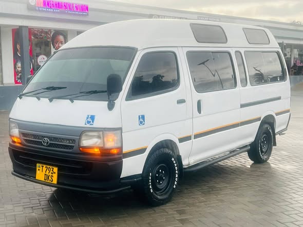 A picture of TOYOTA HIACE0767058883