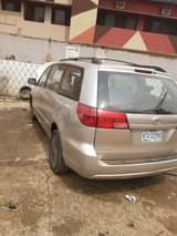 A picture of Toyota sienna 2005