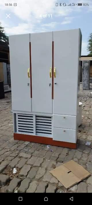 A picture of Tunatengeneza farniture aina zote 0755912021 tunapokea order