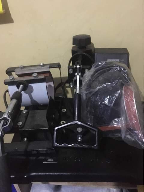 A picture of Am selling combo 2 pieces of heat press machine 8