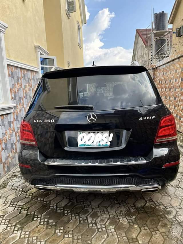 A picture of OLASHEU AUTOS