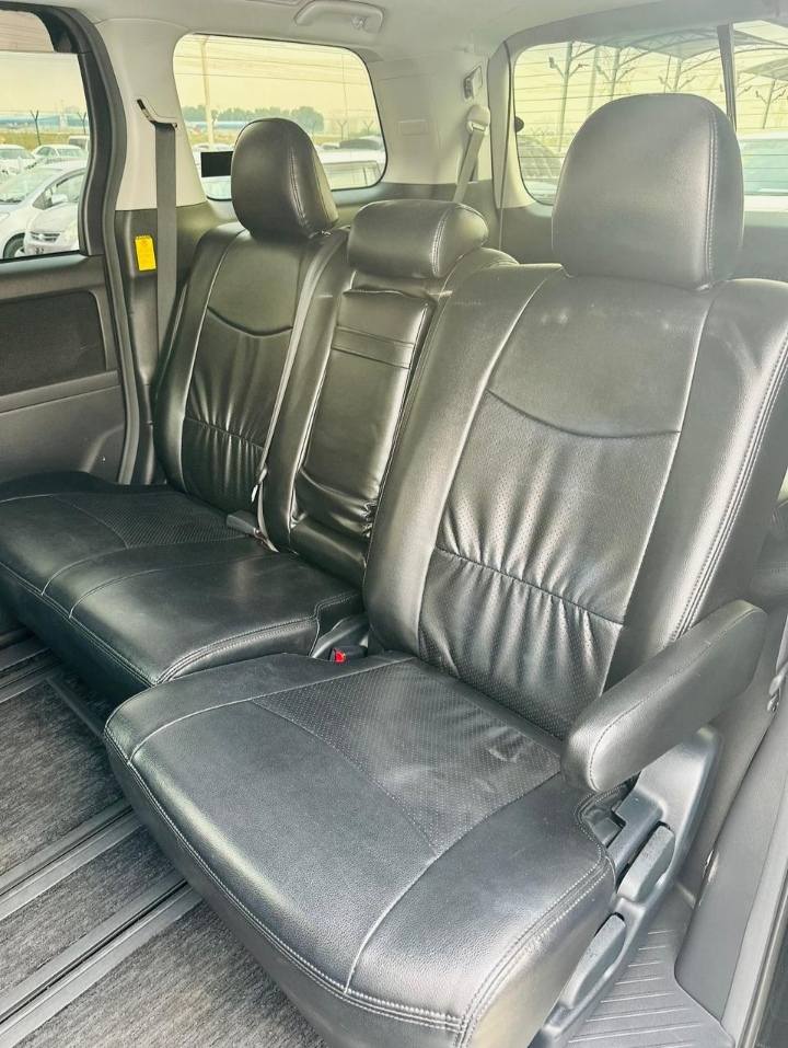 A picture of TOYOTA ALPHARD