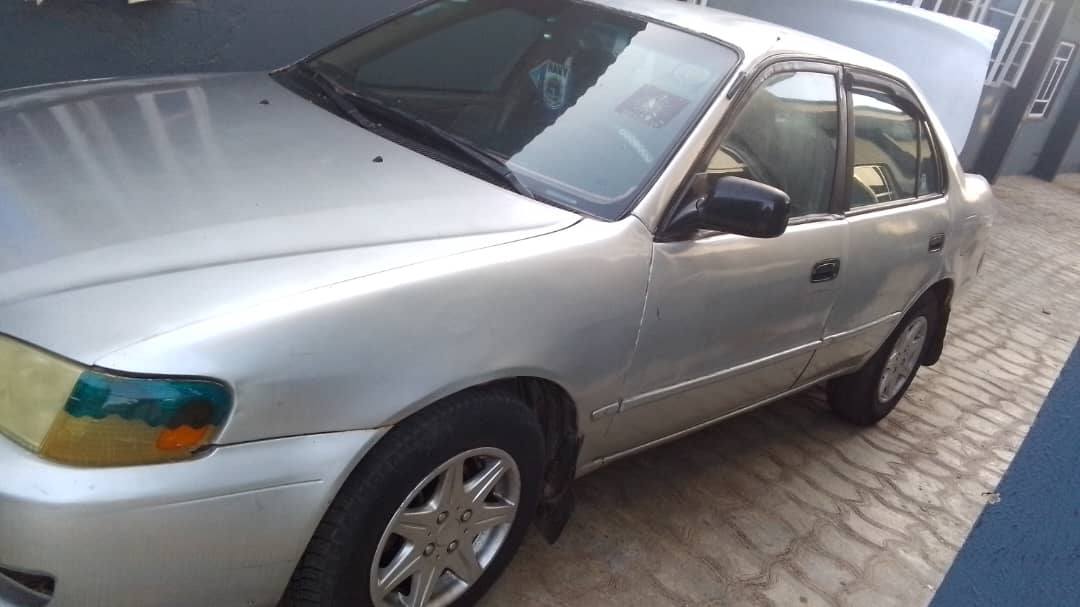 A picture of Toyota Corolla 2000