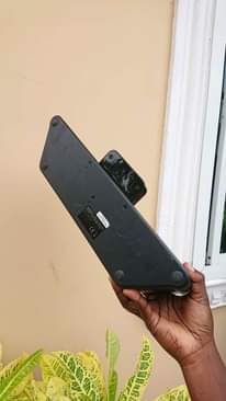 A picture of dungu bluetooth spika used toka UK kwa bei poa170 000
