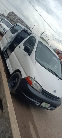 A picture of Toyota bus pure tokubo automatic transmission 6 5