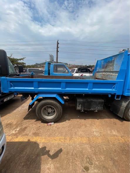 A picture of ISUZU ELF 2Tons