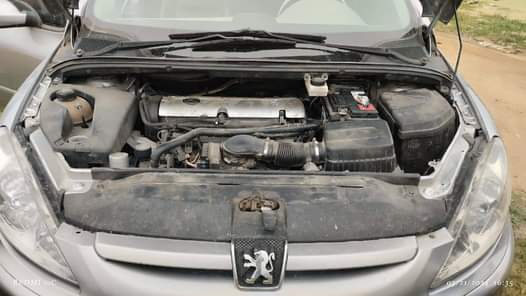 A picture of Few months used 2003 direct Belgium 307 Engine untouched Gear