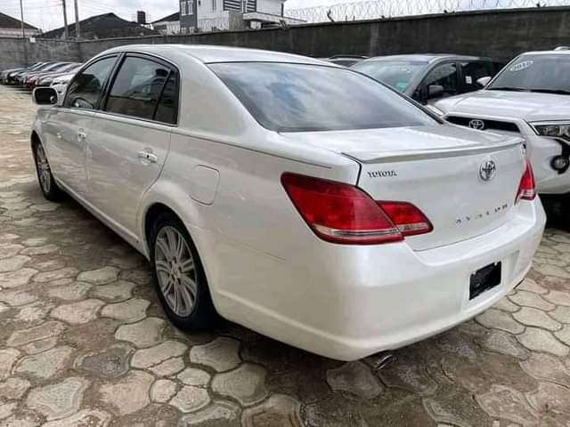 A picture of Toyota Avalon 2005 07036919566