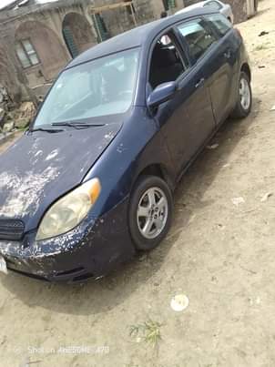 A picture of 2005 matrix 09069359998