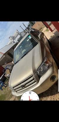 A picture of Toyota highlander 05