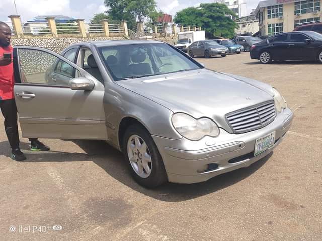 A picture of Super Distress 04 Benz c180 08087776177