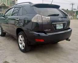 A picture of Lexus 330 2006