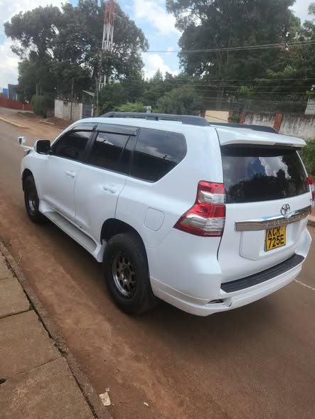 A picture of Toyota prado