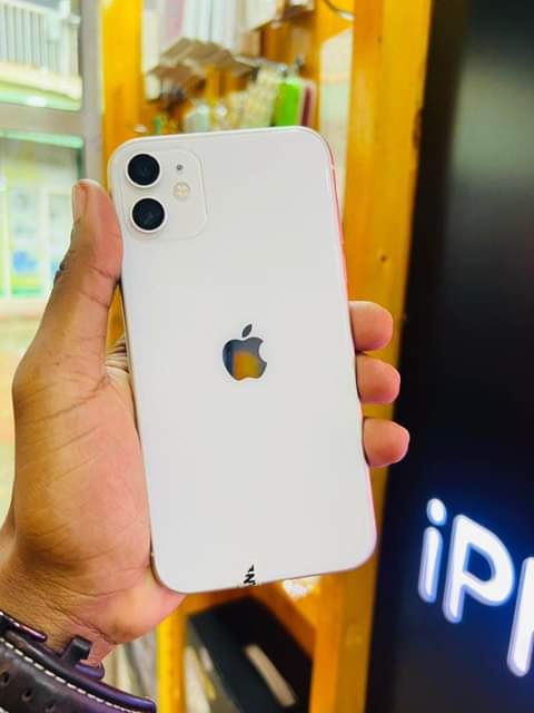 A picture of iphone 11 gb 128