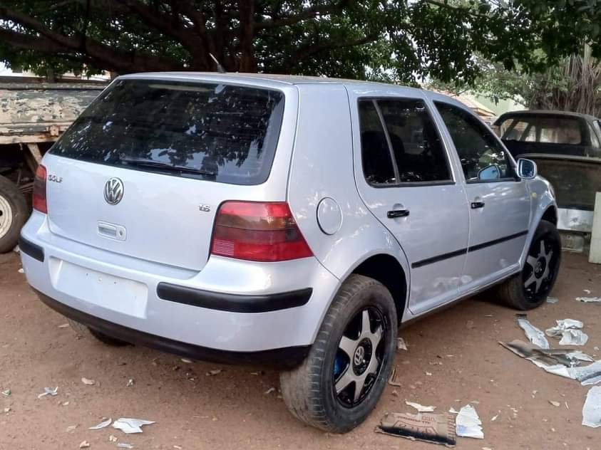 A picture of 2002 Volkswagen Golf 3