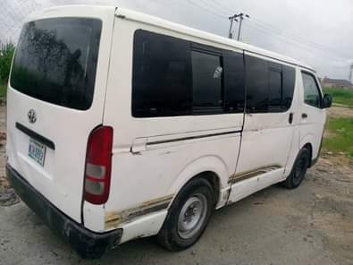 A picture of Very clean in and out First body Hummer bus Gear