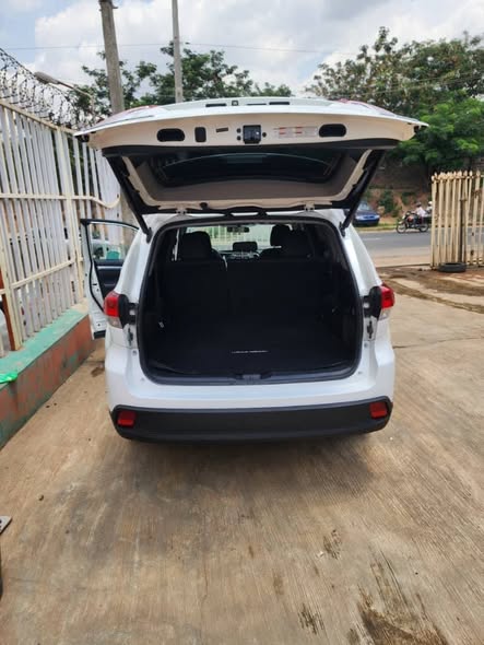 A picture of FOREIGN USED TOYOTA HIGHLANDER 2015