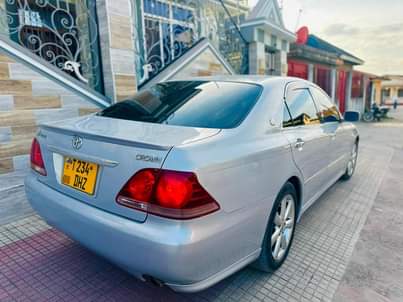 A picture of TOYOTA CROWN ATHLETE