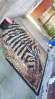 A picture of Zulia BURE meza kiti deki samsung na remote yake