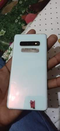 A picture of Samsung s10 plus
