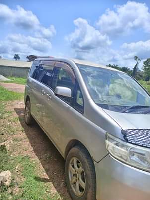 A picture of Nissan Serena
