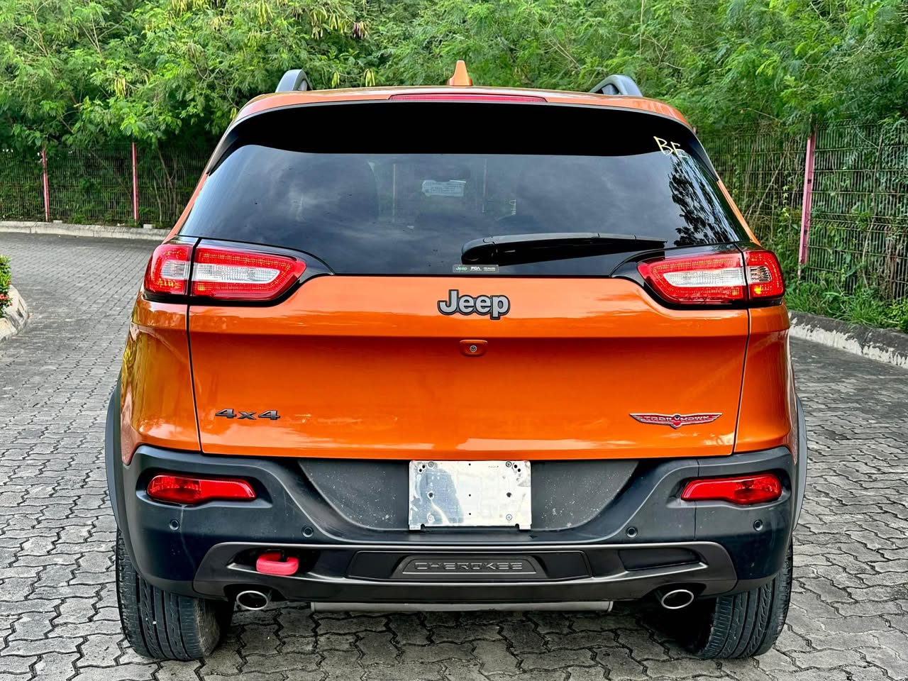 A picture of JEEP CHEROKEE 2016