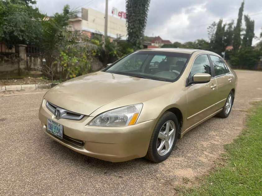 A picture of Honda Accord 2005 model 4 sale