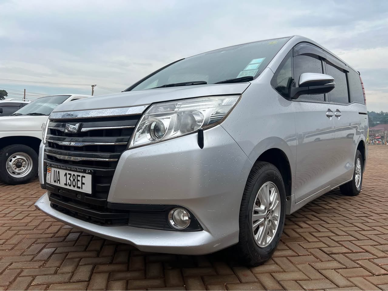 A picture of Toyota Noah minivan