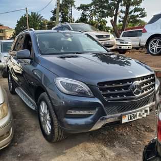 A picture of ML350 2012 87M