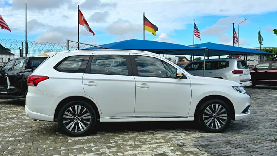 A picture of 2025 MITSUBISHI OUTLANDER