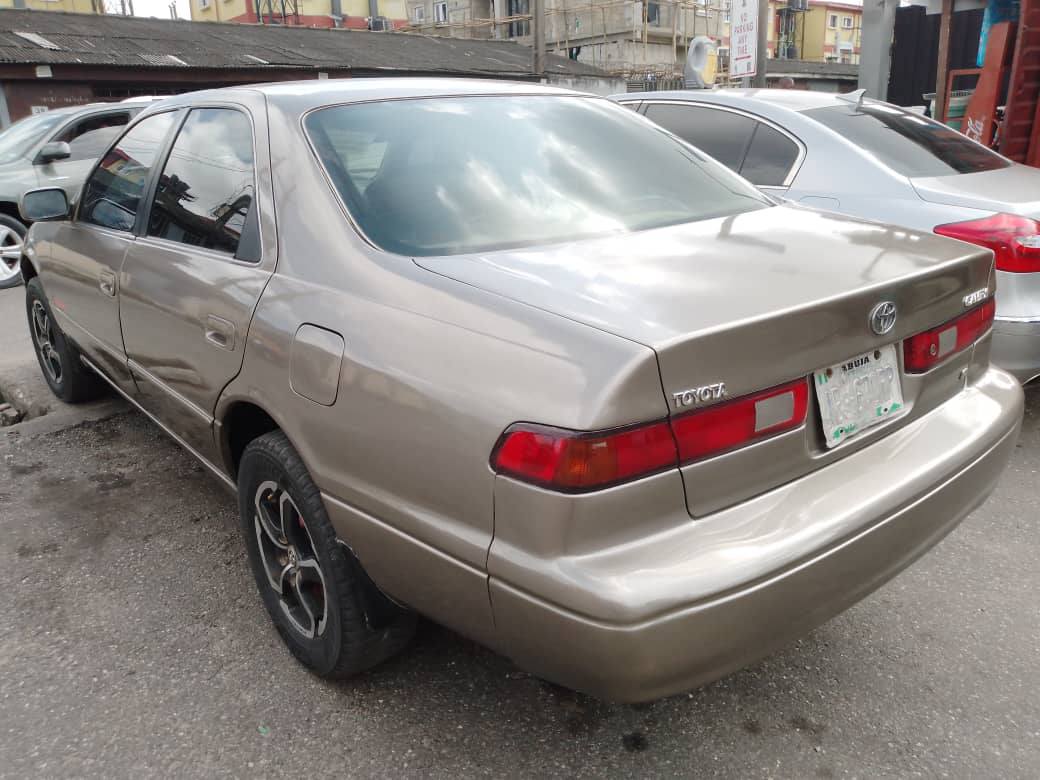 A picture of Toyota Camry 01 first body pan spray