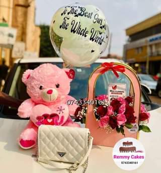 A picture of  RemmyCakesandEvents Surprisepackages flowerbouqeut moneyhampers balloons deliveryavailable 07