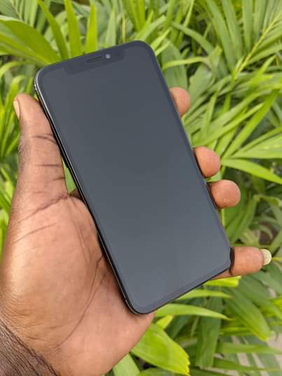 A picture of IPhone X in